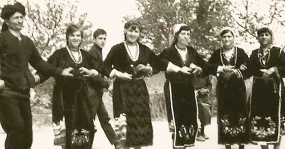 seminario-thraki-kepem Ζωναράδικος χορός από Αρβανίτες στο Νέο Χειμώνιο βορ. Έβρου. Αρχείο Ελένης Φ. Φιλιππίδου.